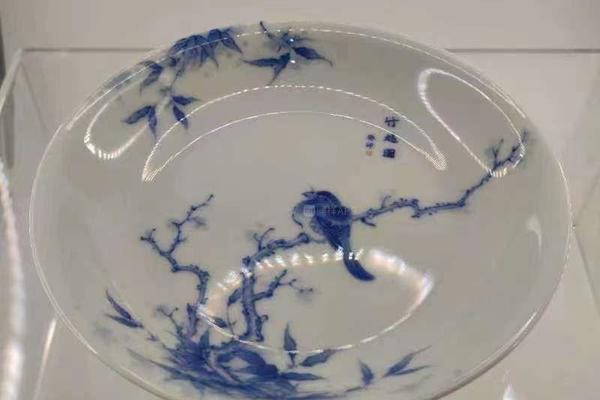 九本造物竹鸠图壶承