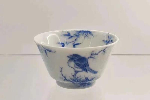 九本造物竹鸠图马蹄杯