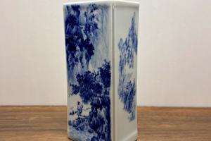 空山策杖四方小笔筒