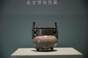 宋钧窑三足炉