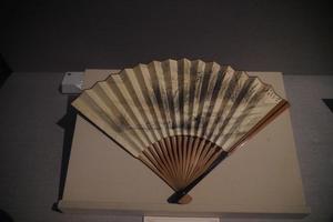 细笔山水折扇