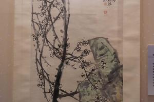 设色古梅文石图轴