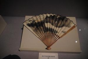 张大千仿巨然夏山图折扇