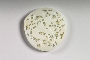 明 西元1368-1644年 玉鱼龙花草纹带饰-5