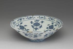 明 宣宗  西元1426-1435年 宣德 青花四季花果葵瓣口碗