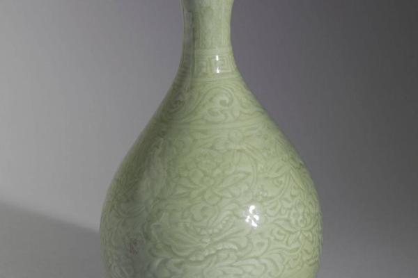 明前期 永乐  西元1403-1424年 龙泉窑 青瓷划花花卉纹玉壶春瓶