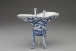 明 永乐  西元1403-1424年 永乐 青花波涛龙纹爵杯