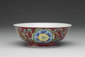 清  圣祖 康熙  西元1662-1722年 珐瑯彩瓷红地花卉碗