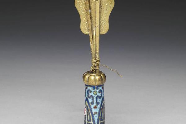 西元1644-1911年 清 铜胎掐丝珐瑯花卉纹瓶