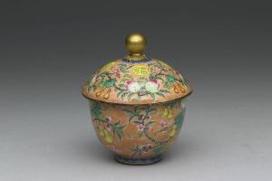 清雍正  西元1723-1735年 铜胎画珐瑯粉橘地福寿杯