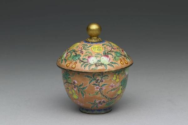 清雍正  西元1723-1735年 铜胎画珐瑯粉橘地福寿杯