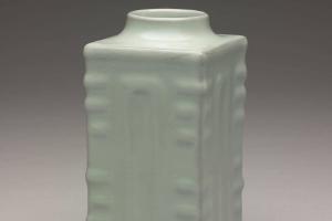 清 高宗  西元1736-1795年 乾隆窑 仿官琮式瓶