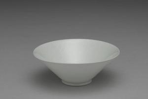 明 永乐  西元1403-1424年 永乐 甜白番莲八宝纹撇口小碗