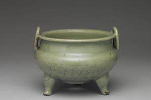 元 西元1271-1330年 龙泉窑 三足炉