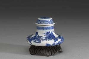 清 西元1644-1911年 青花莲纹小盖罐