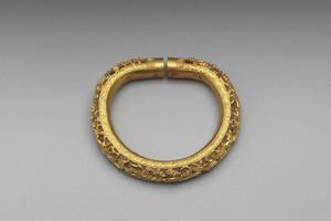 清 十九世纪  西元1801-1900年 十九世纪 金镂空花卉镯