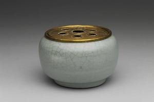清 西元十八世纪 十八世纪 青瓷钵（附金属胆）
