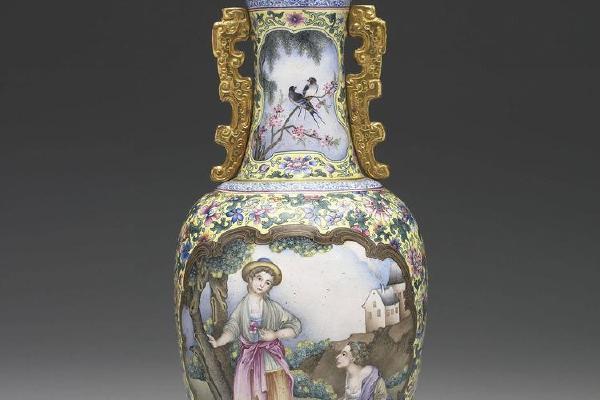 清乾隆  西元1736-1795年 乾隆 铜胎画珐瑯西洋人物观音瓶