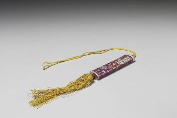 清 西元1644-1911年 红地粉彩缠枝花卉瓷牙签筒-1