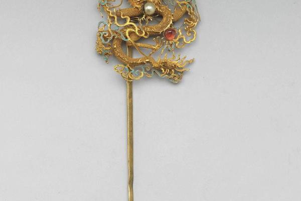 清 乾隆  西元1736-1795年 乾隆 银镀金嵌珠宝龙戏珠簪