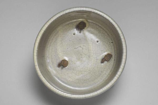 南宋-元  西元13-14世纪 官窑 青瓷三足炉