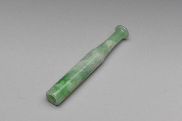 清 西元1644-1911年 翠玉烟嘴-1