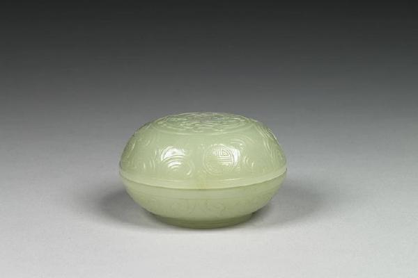 西元1644-1911年 清 青玉番莲小圆盒