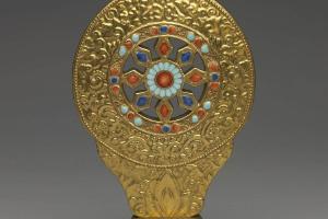清 西元1796-1821年 嘉庆款 描金瓷法轮