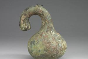 秦至汉 西元前206-西元8年 曲颈蒜头壶