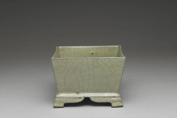 南宋-元  西元13-14世纪 官窑 青瓷方炉