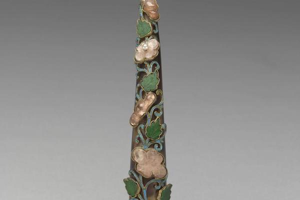 西元1644-1911年 清 玳瑁嵌珠宝花卉指甲套