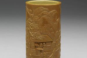 清  仁宗  西元1796-1820年 嘉庆 黄釉仿雕竹山水笔筒