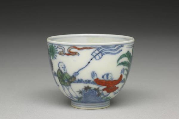 明 成化 西元1465-1487年 斗彩婴戏杯