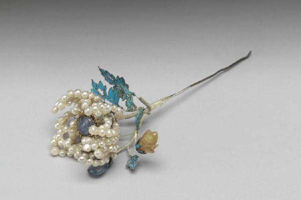 西元1644-1911年 清 银镀金点翠嵌珠宝菊花簪