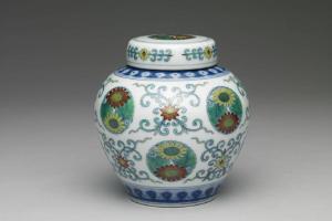 清 高宗  西元1736-1795年 乾隆款 白地五彩花小盖罐