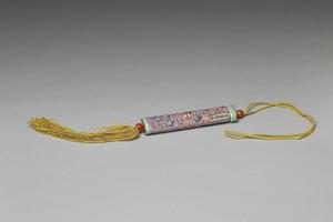清 西元1644-1911年 粉红地粉彩缠枝花卉瓷牙签筒-3