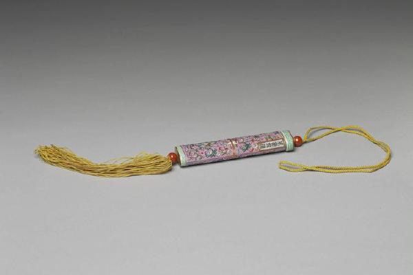清 西元1644-1911年 粉红地粉彩缠枝花卉瓷牙签筒-3
