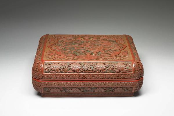 清 乾隆  西元1736-1795年 乾隆 剔彩云龙方盒