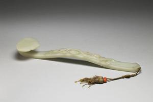 清 西元1789年 乾隆 白玉御制诗花卉如意