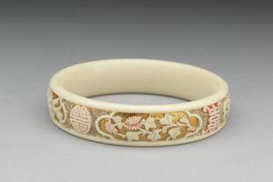 西元1644-1911年 清 雕象牙贴金四季花卉镯