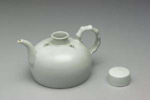 明 永乐  西元1403-1424年 永乐 无款 甜白三系茶壶