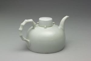 明 永乐  西元1403-1424年 永乐 甜白三系竹节把壶