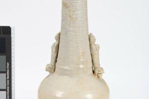 青白釉瓷瓶