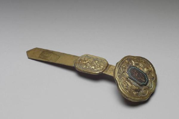 清 西元1644-1911年 铜镀金十二辰「戊午」如意