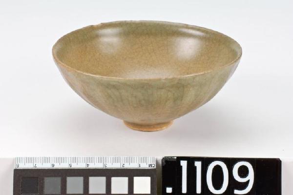 青瓷釉碗