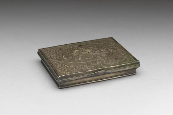 清 十八世纪  西元1701-1800年 十八世纪 银雕福寿如意鼻烟盒
