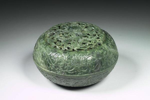 西元1644-1911年 清 碧玉雕花圆盒