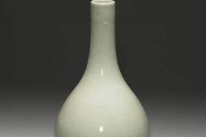 清 雍正款 冬青釉中撢瓶