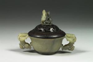 西元1644-1911年 清 青玉寿字雕花双耳炉