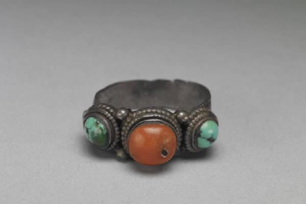 清 西元1644-1911年 乾隆 银嵌珊瑚松石戒指-1